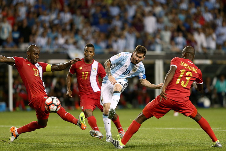 Lionel Messi Scoring Against Panama in the 2016 Copa America